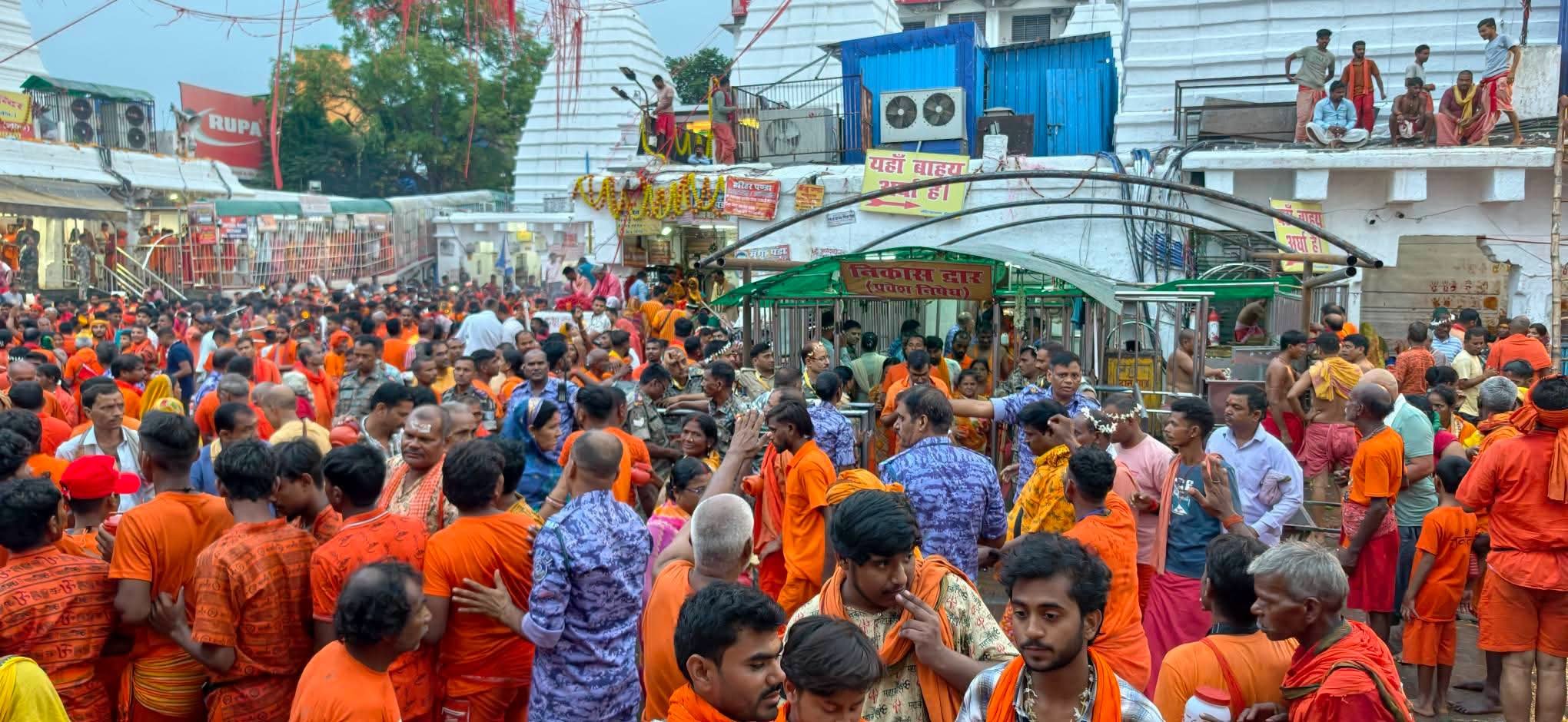 सावन शुरू होते ही झारखंड के बैद्यनाथ धाम में उमड़ा आस्था का सैलाब, 105 किमी लंबे रास्ते पर कांवड़ियों की लंबी कतार