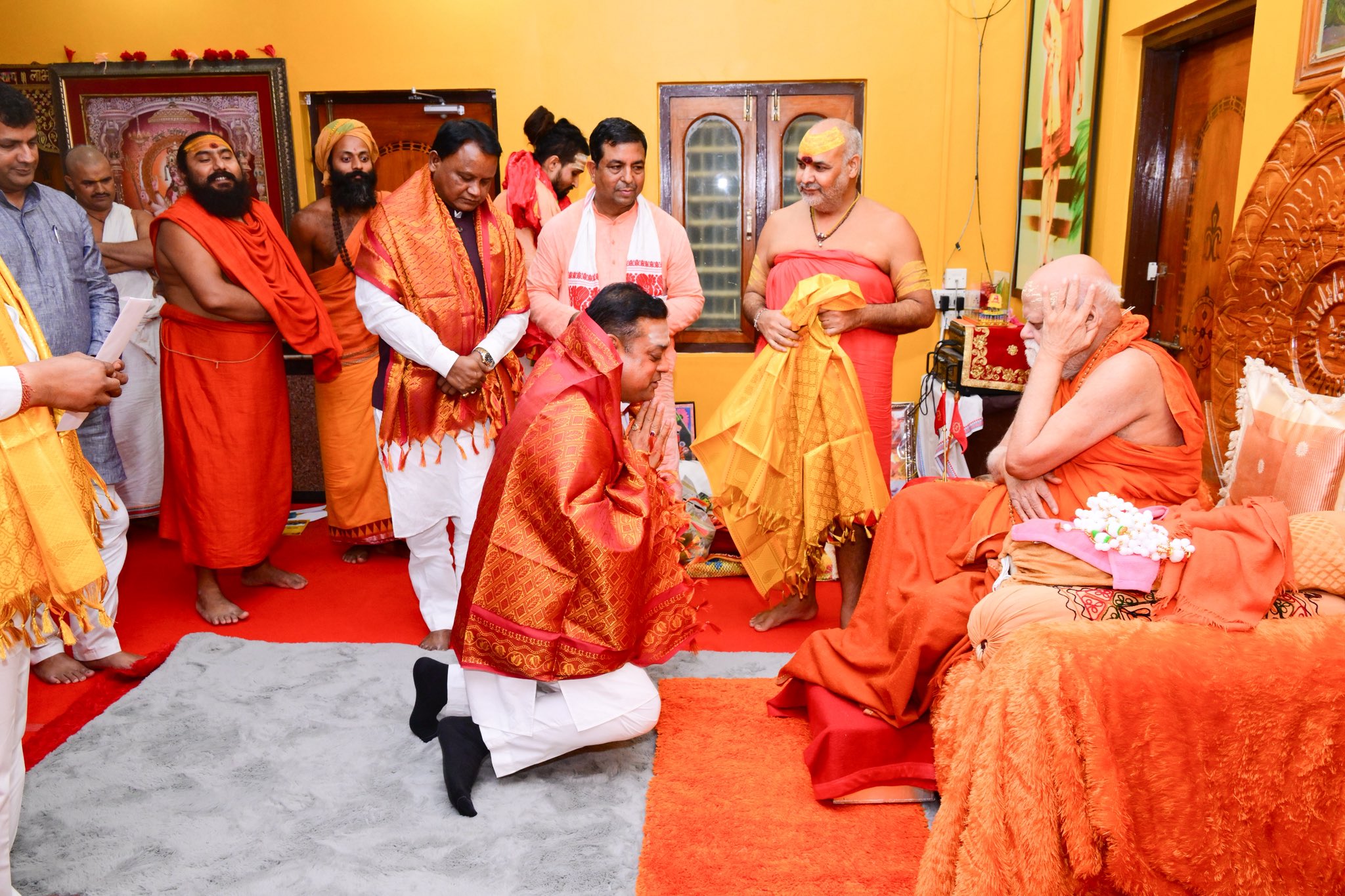 जगन्नाथ रथ यात्रा के अवसर पर धर्मेंद्र प्रधान सहित कई नेताओं ने शंकराचार्य स्वामी निश्चलानंद से की मुलाकात 