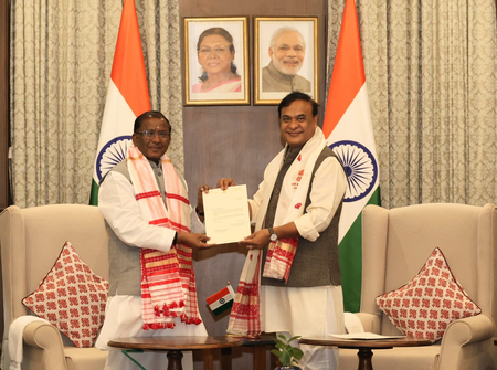 हिमंता बिस्वा सरमा ने दिया इस्तीफा, नई सरकार के गठन तक रहेंगे कार्यवाहक मुख्यमंत्री 
