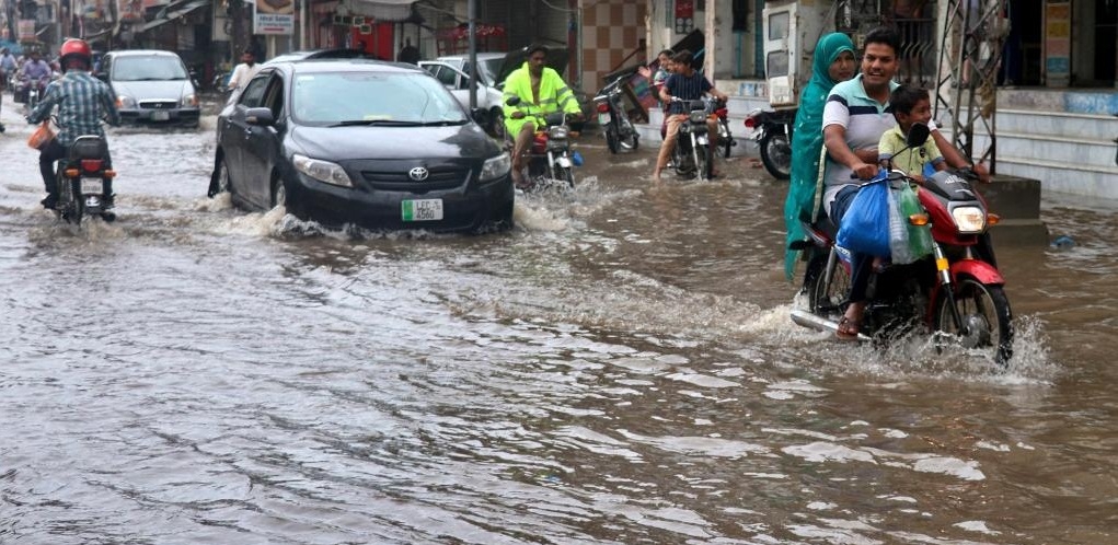 पाकिस्तान के पंजाब में बारिश का कहर: 8 की मौत और 14 घायल, कई इलाके जलमग्न