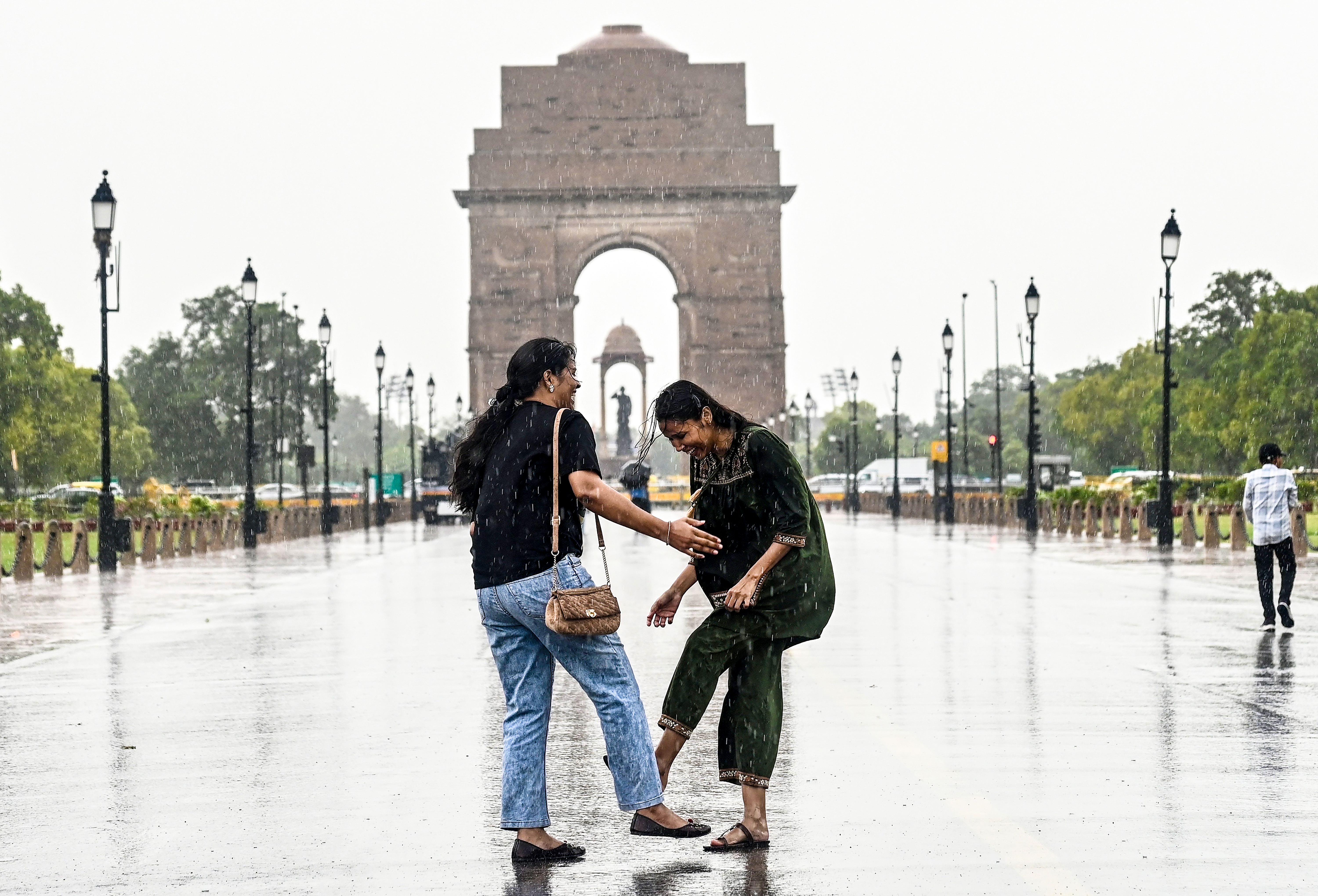 दिल्ली-एनसीआर में गर्मी से राहत, पूरे सप्ताह 40 डिग्री से नीचे रहेगा पारा, 26 जून से बारिश के आसार
