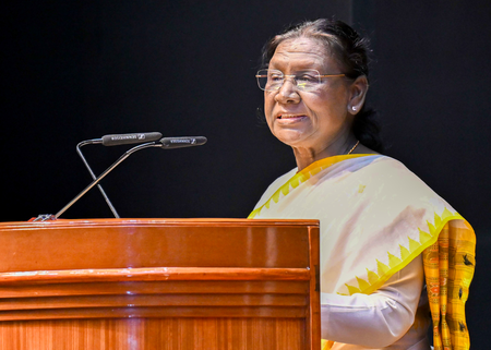 राष्ट्रपति द्रौपदी मुर्मु ने स्वर्ण पदक विजेता अस्मिता डे और हर्ष सिंह को दी बधाई 