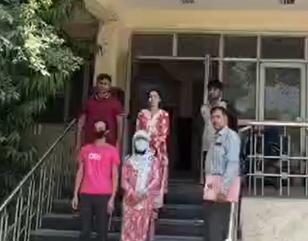 दिल्ली में ट्रांसजेंडर का भेष बनाकर ग्राहकों को लुभाते थे दो बांग्लादेशी नागरिक, गिरफ्तार