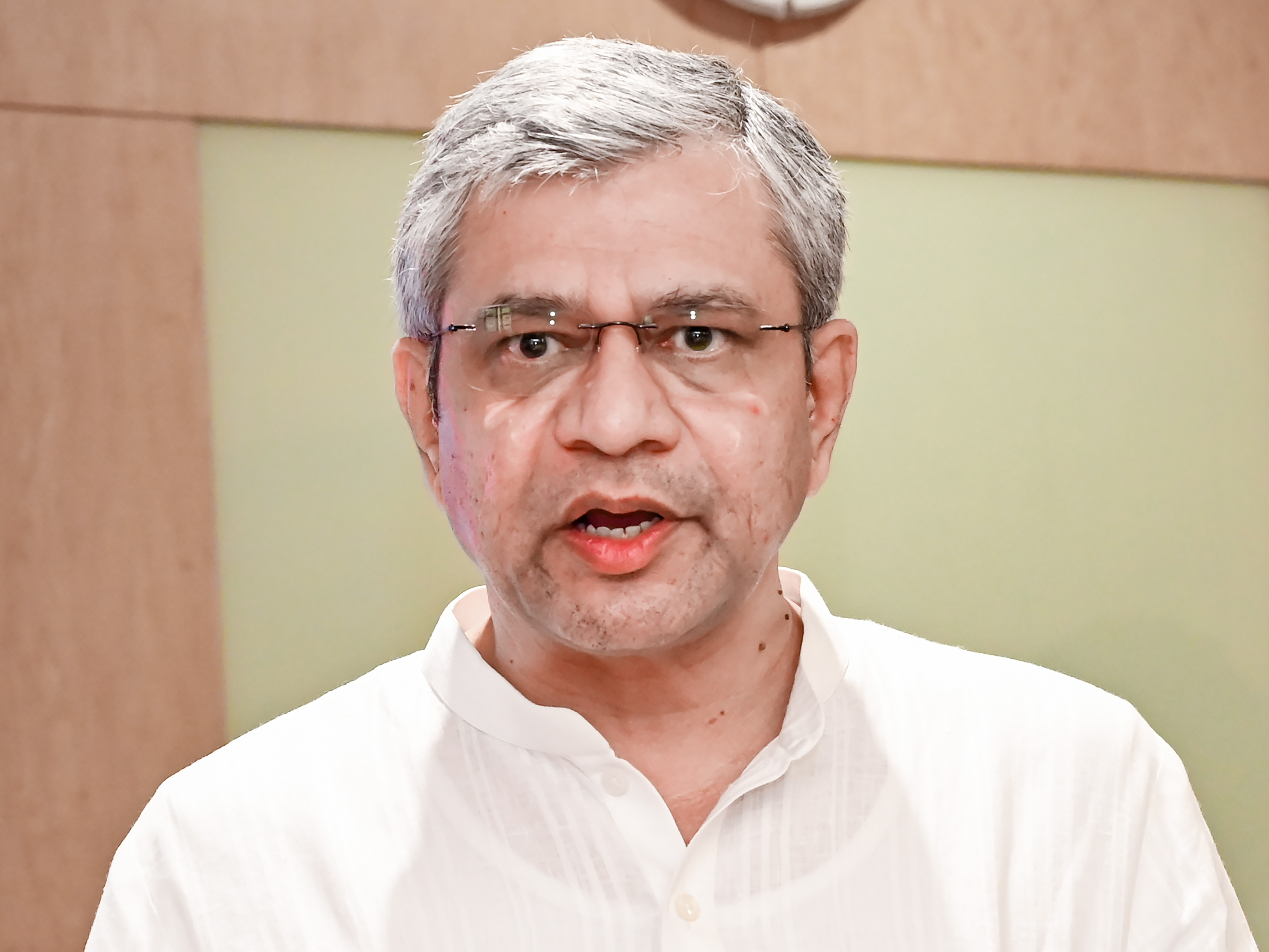 अश्लील कंटेंट पर सरकार की बड़ी कार्रवाई, पिछले 2 साल में 50 ओटीटी प्लेटफॉर्म किए ब्लॉक: अश्विनी वैष्णव