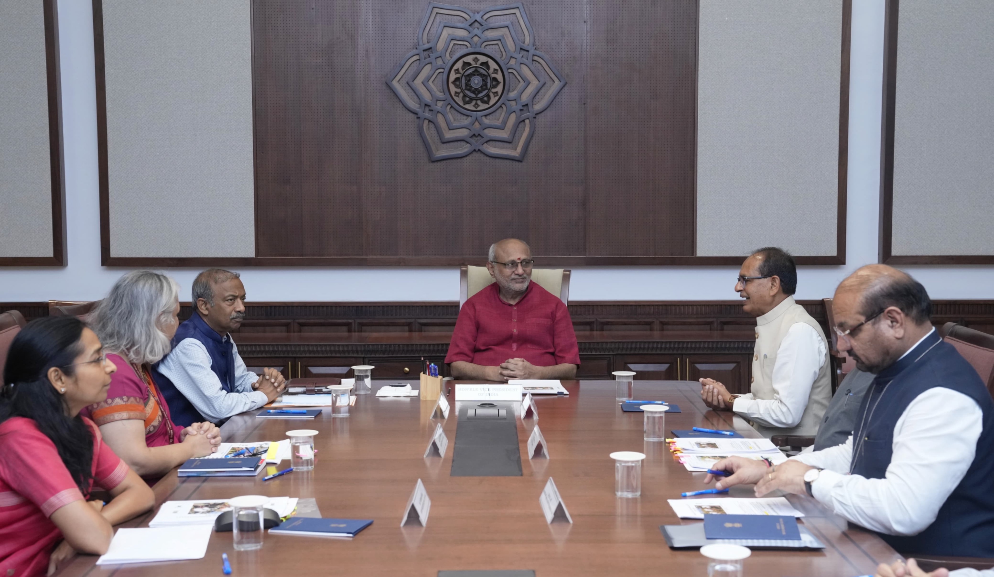 उपराष्ट्रपति ने कपास क्रांति मिशन की सराहना की, उत्पादकता बढ़ाने और वैश्विक प्रतिस्पर्धा को समयबद्ध मंजूरी पर जोर