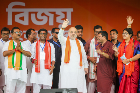 ममता बनर्जी के पैसे देकर भीड़ जुटाने के आरोप को अमित शाह ने बताया बेबुनियाद, बोले-आप भी किसकी बात सुन रहे हो 