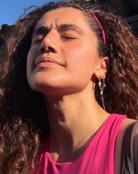 तापसी पन्नू का फिटनेस चैलेंज : 60 मिनट में किए 275 बर्पीज, 200 सिट-अप्स और 150 पुश-अप्स 