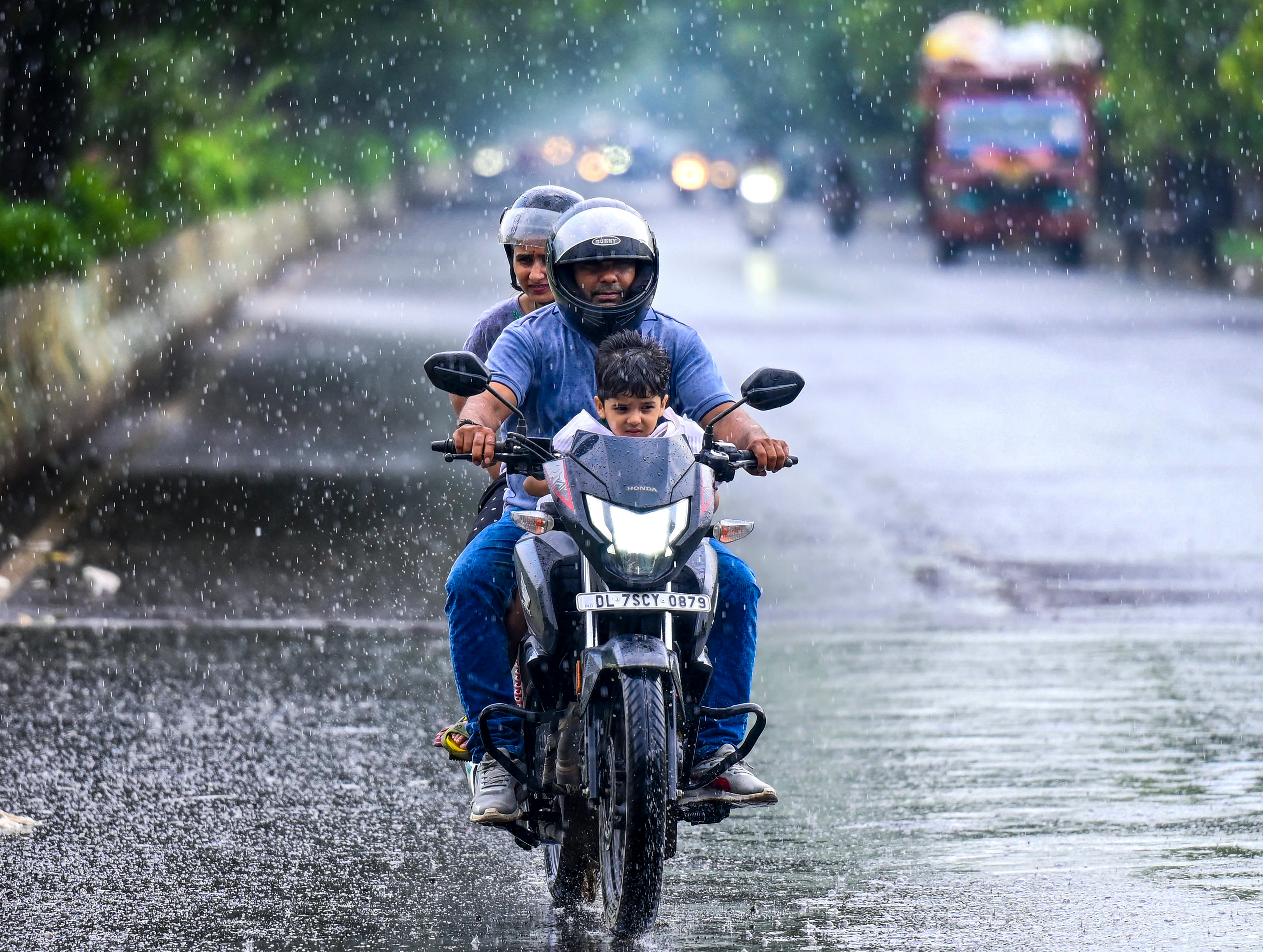 आईएमडी ने कई राज्यों में भारी बारिश की चेतावनी जारी की, अगले 14 घंटे कई राज्यों के लिए मुश्किल