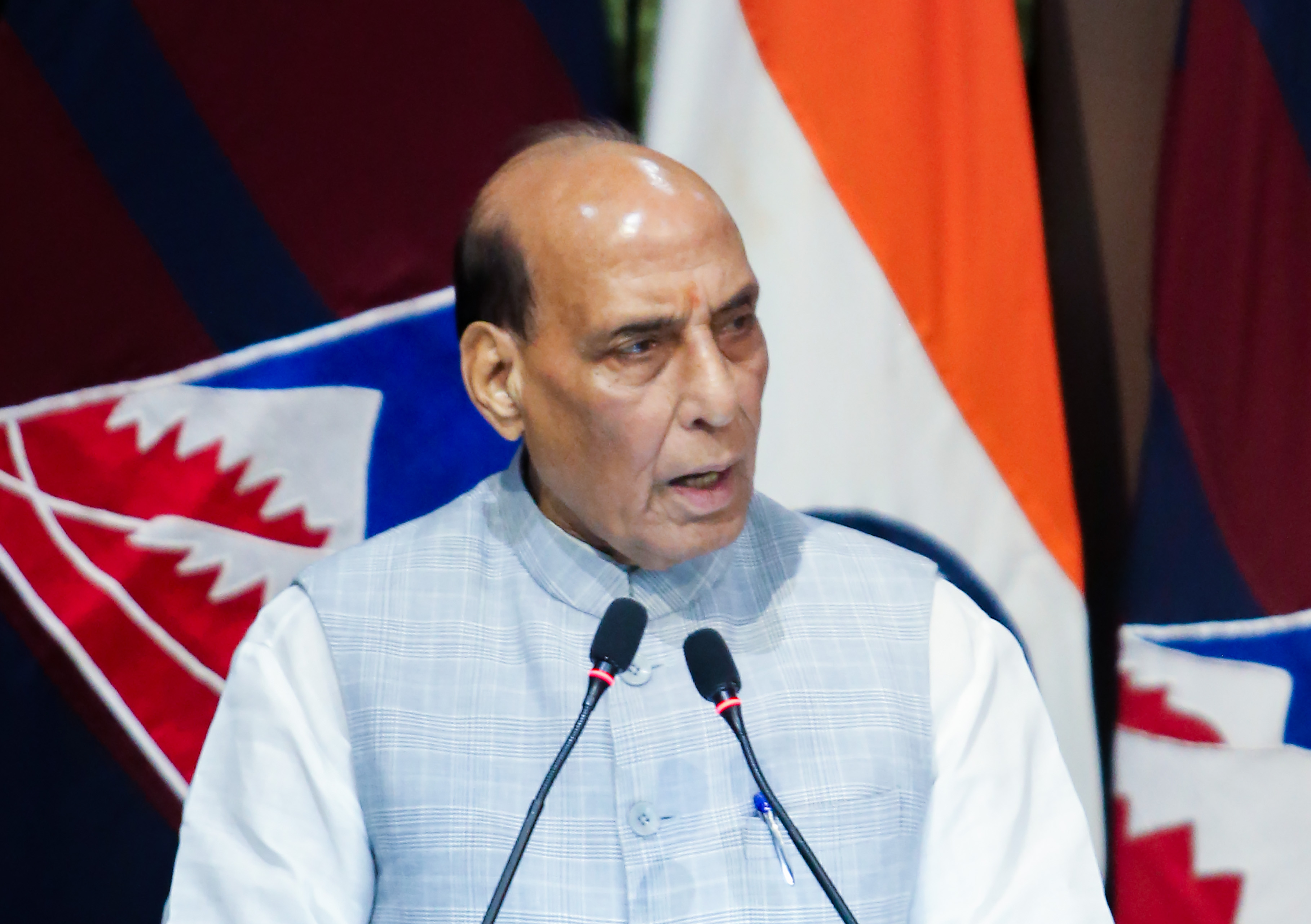 सेना में बस्तर रेजिमेंट की स्थापना को लेकर रक्षा मंत्री ने छत्तीसगढ़ के उप मुख्यमंत्री को दिया भरोसा