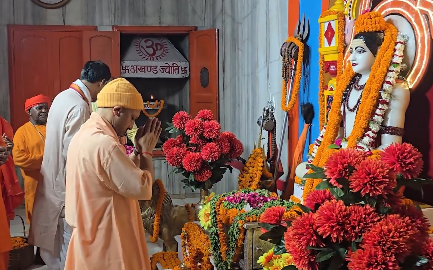गुरु पूर्णिमा महोत्सव : सीएम योगी ने किया महायोगी गोरखनाथ का विशिष्ट पूजन