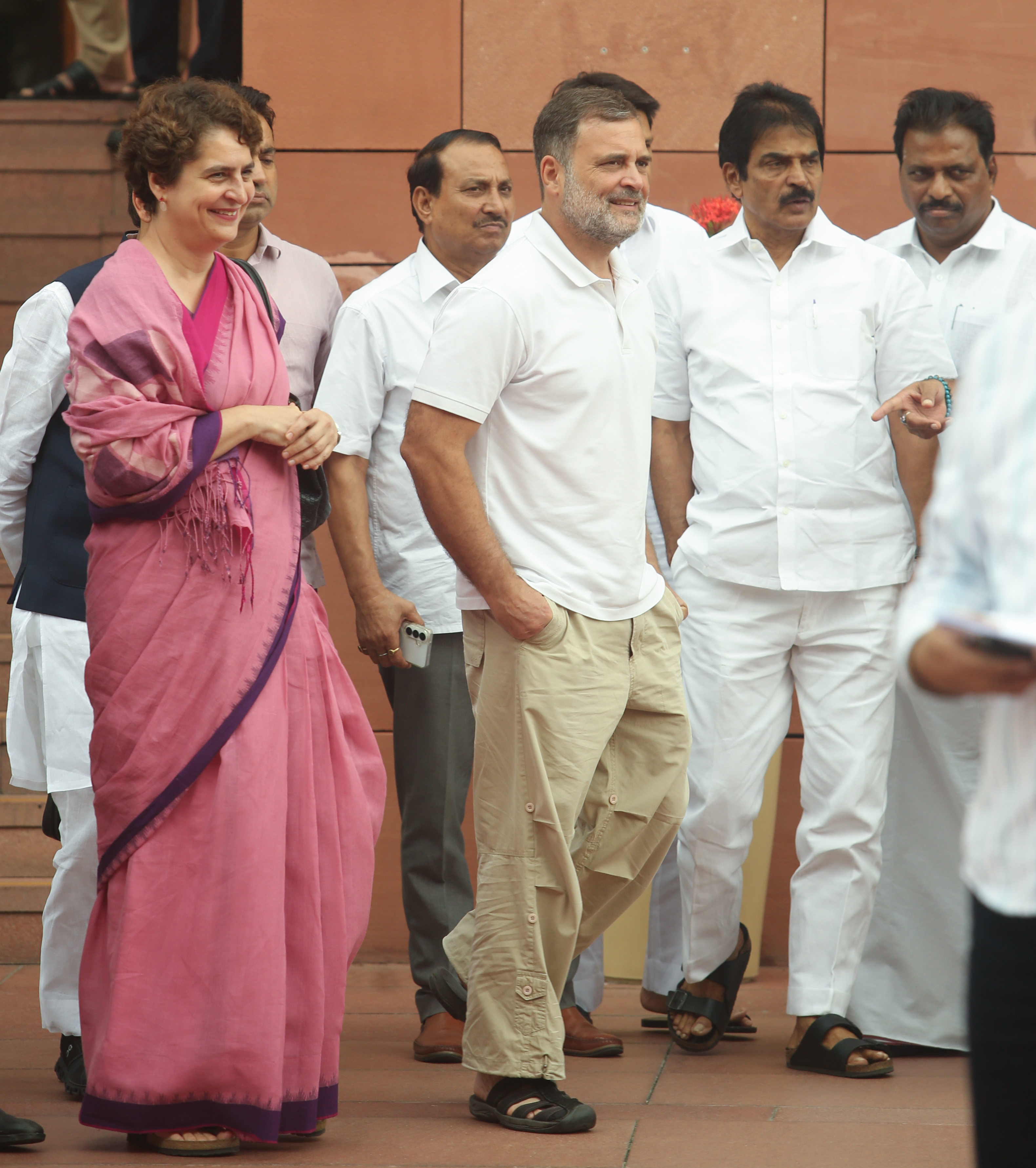 राहुल गांधी के संबोधन को बाधित करने के खिलाफ संसद के मकर द्वार पर प्रदर्शन करेगी कांग्रेस