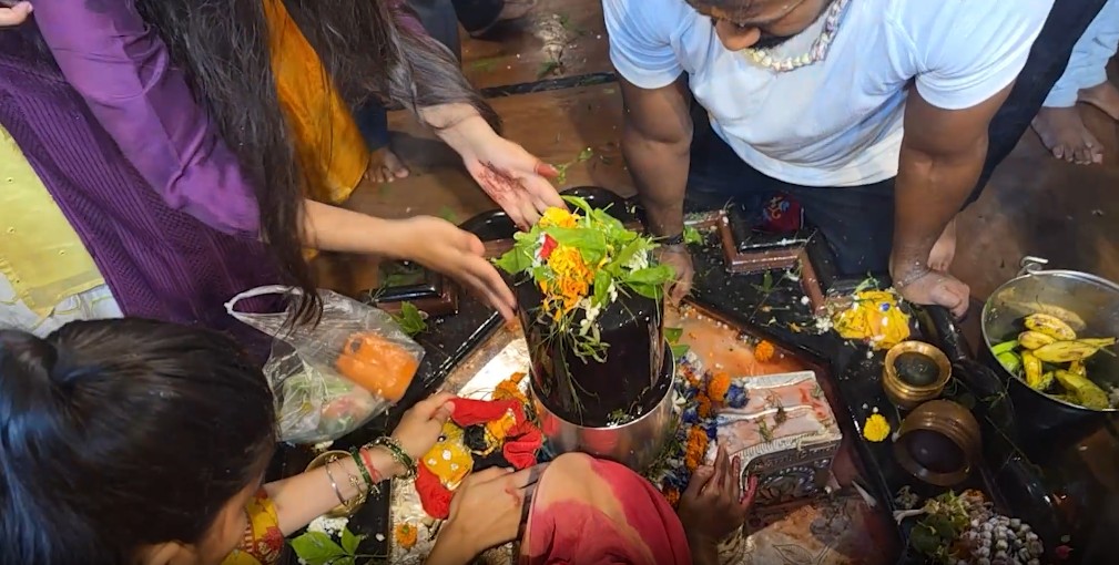 देशभर के शिवालयों में भक्तों की भारी भीड़; रांची के पहाड़ी बाबा, भागलपुर के भूतनाथ मंदिर में जलाभिषेक कर रहे श्रद्धालु  z