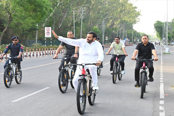 पीएम मोदी के आह्वान पर सीएम नायब सैनी ने की साइकिल की सवारी, सुखना लेक पहुंचे