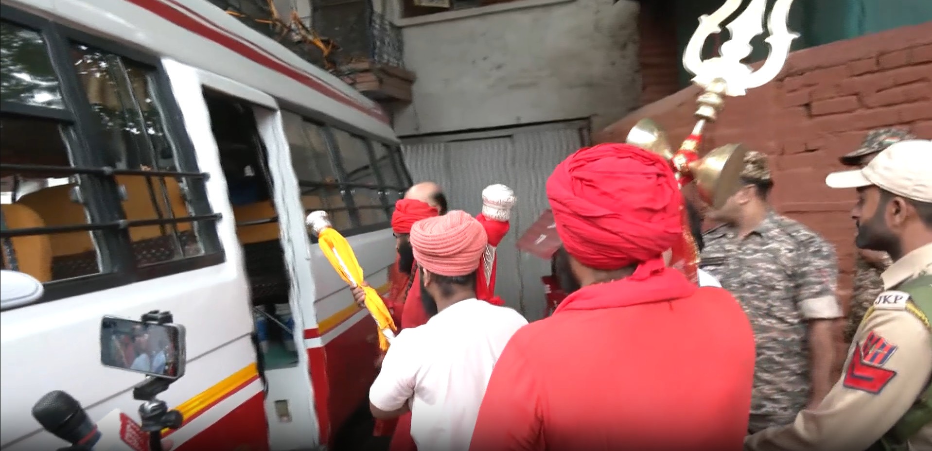 आषाढ़ पूर्णिमा पर छड़ी मुबारक पहलगाम पहुंची, देशभर में शांति और समृद्धि की हुई प्रार्थना