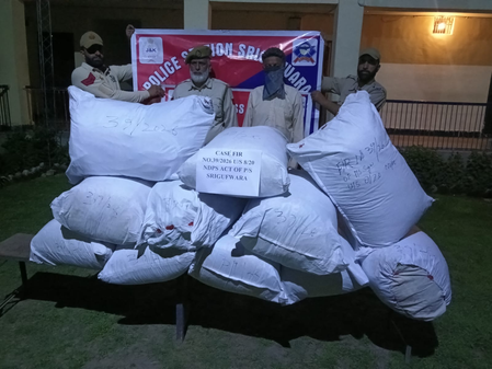 जम्मू-कश्मीर के अनंतनाग में पुलिस ने बड़े ड्रग रैकेट का भंडाफोड़ किया, चार गिरफ्तार