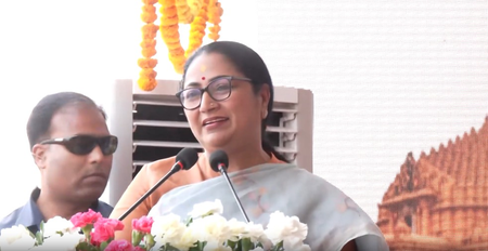 सीएम रेखा गुप्ता ने दिल्ली से 1400 श्रद्धालुओं को सोमनाथ ले जा रही ट्रेन को दिखाई हरी झंडी   